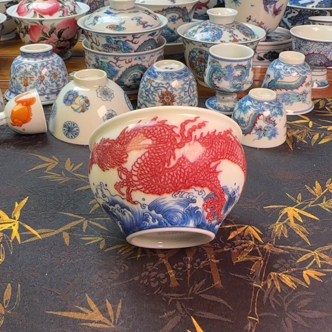 釉里红龙纹大缸杯