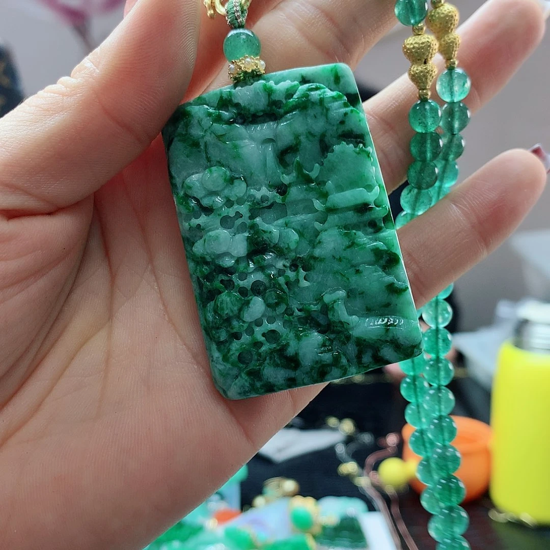 【闪购商品】翡翠吊坠(赠链)未镶嵌