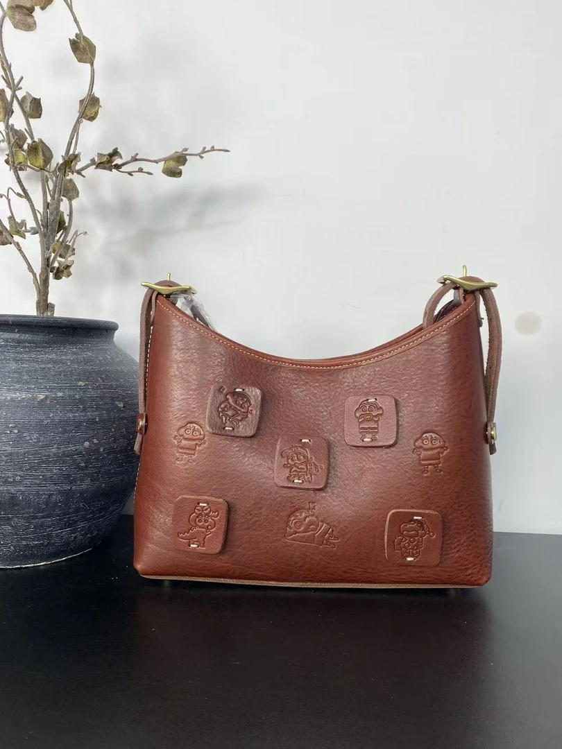 可爱风治愈系原创手工牛皮个性斜跨  黑武士--红棕小新