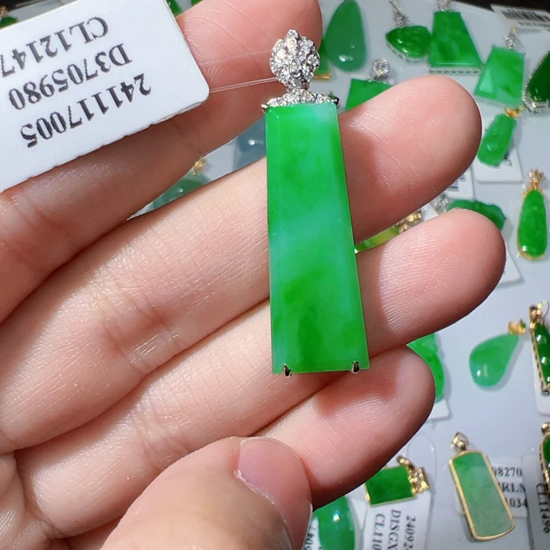 翡翠挂件18K金镶嵌翡翠