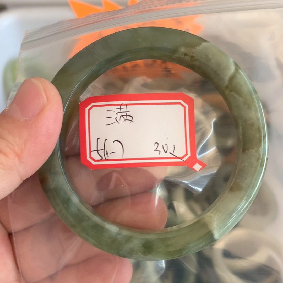 透闪石-蛇纹石玉手镯未镶嵌满*