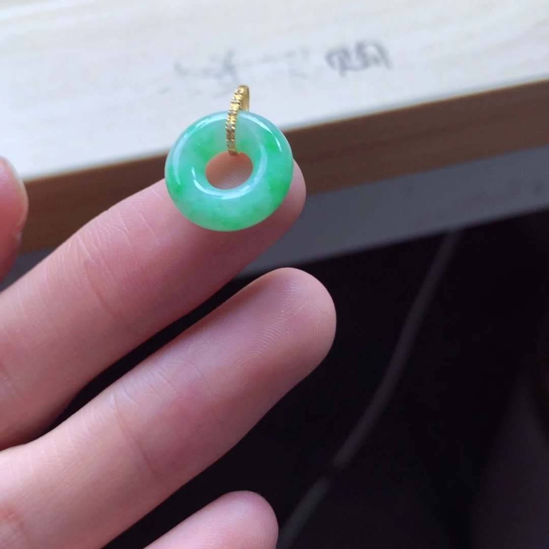 翡翠颈饰18K金镶嵌吊坠