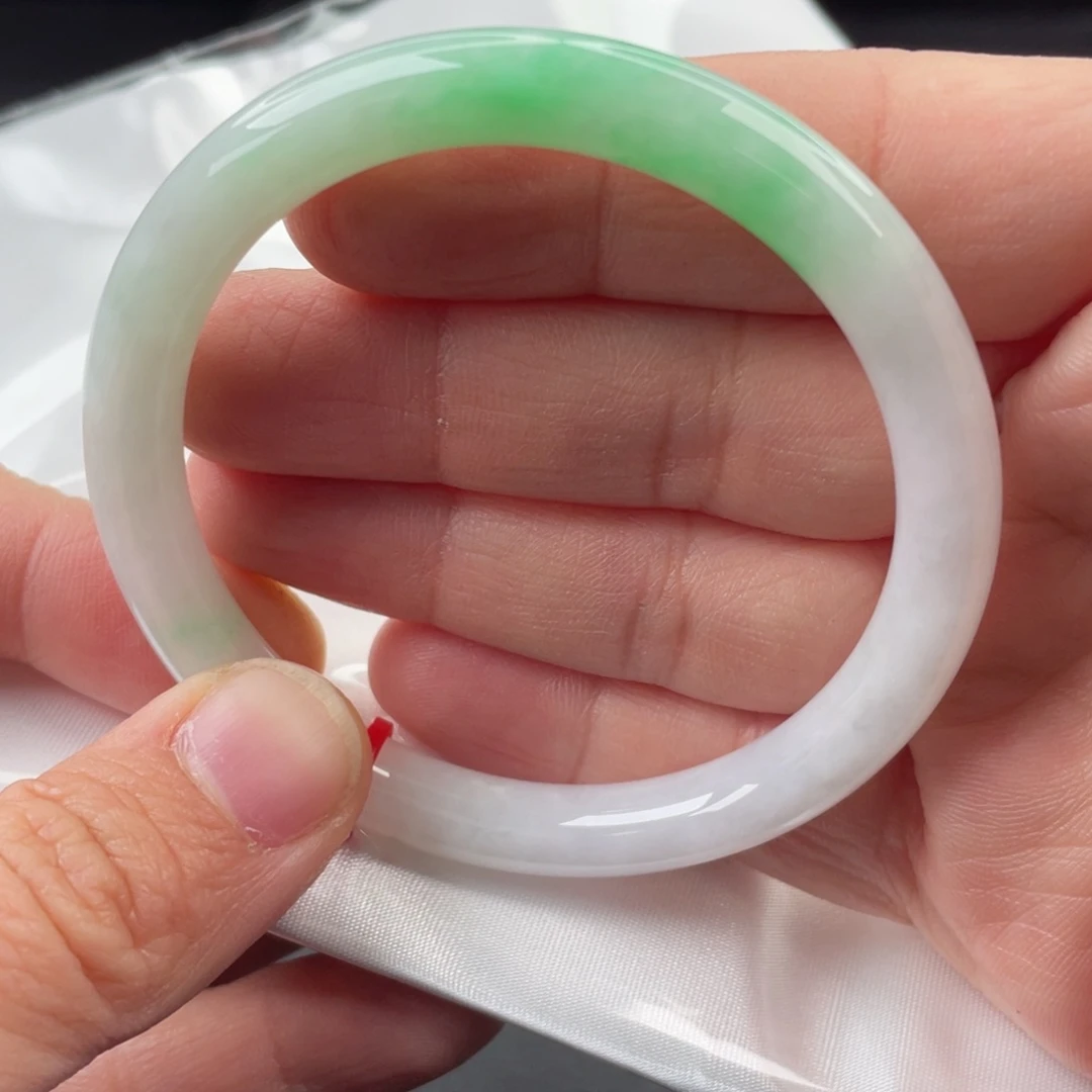 翡翠手镯未镶嵌53圈口