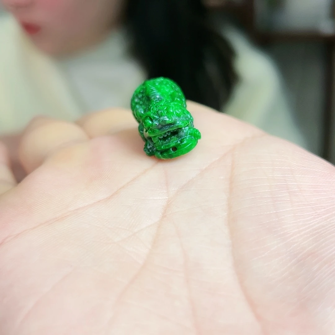 翡翠颈饰未镶嵌吊坠