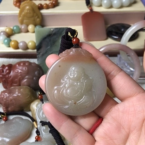 石英质玉未镶嵌颈饰