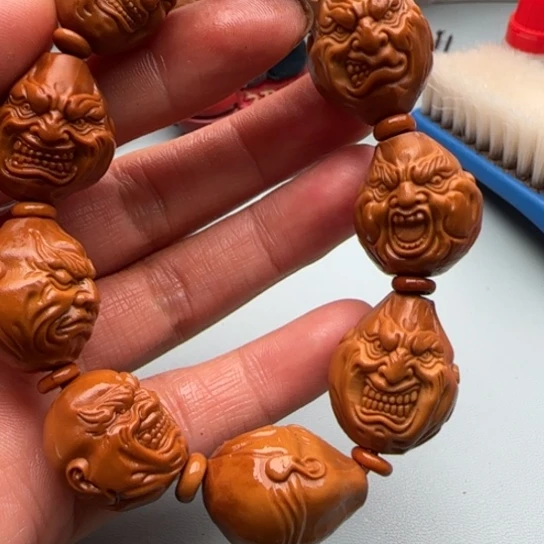 橄榄核手串雕刻工艺