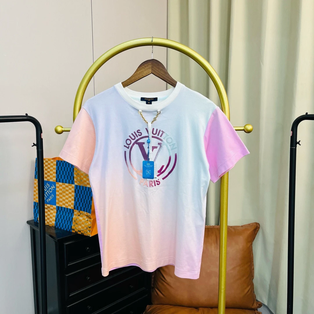 99新 LouisVuitton/路易威登 彩虹色胸前logo短袖 XS码 99新