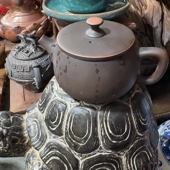 主人杯一个，瓷。。。品茗