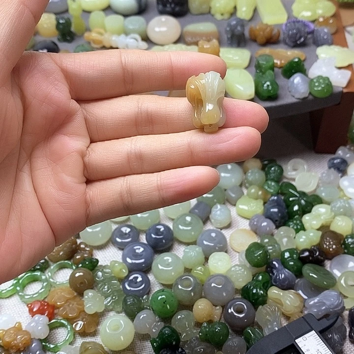 未镶嵌和田玉挂件白菜