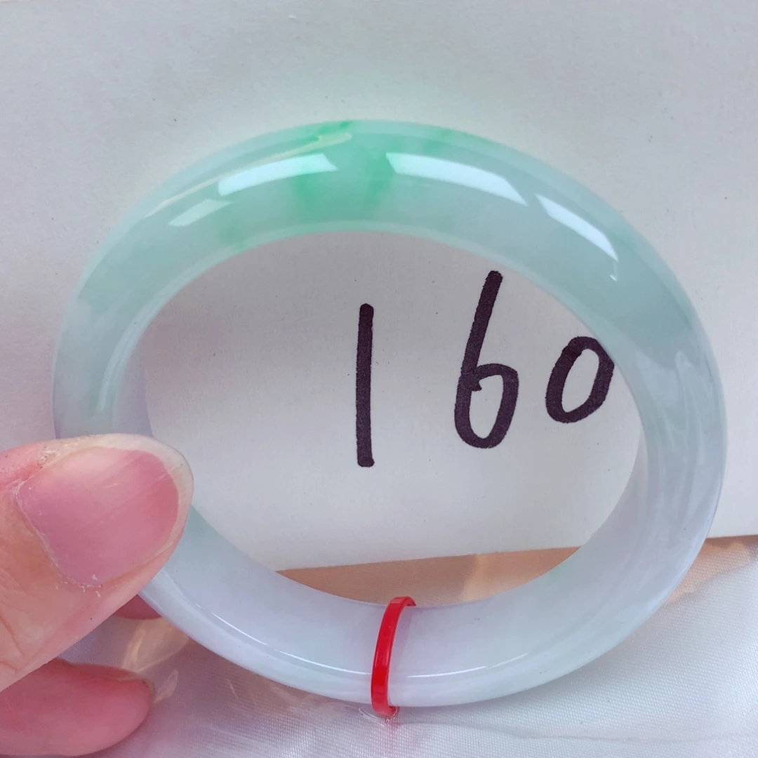 翡翠手镯未镶嵌翡翠