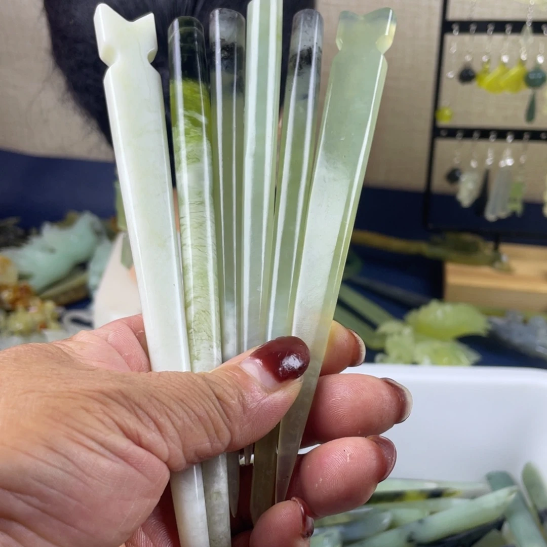 赵****蛇纹石玉未镶嵌发饰