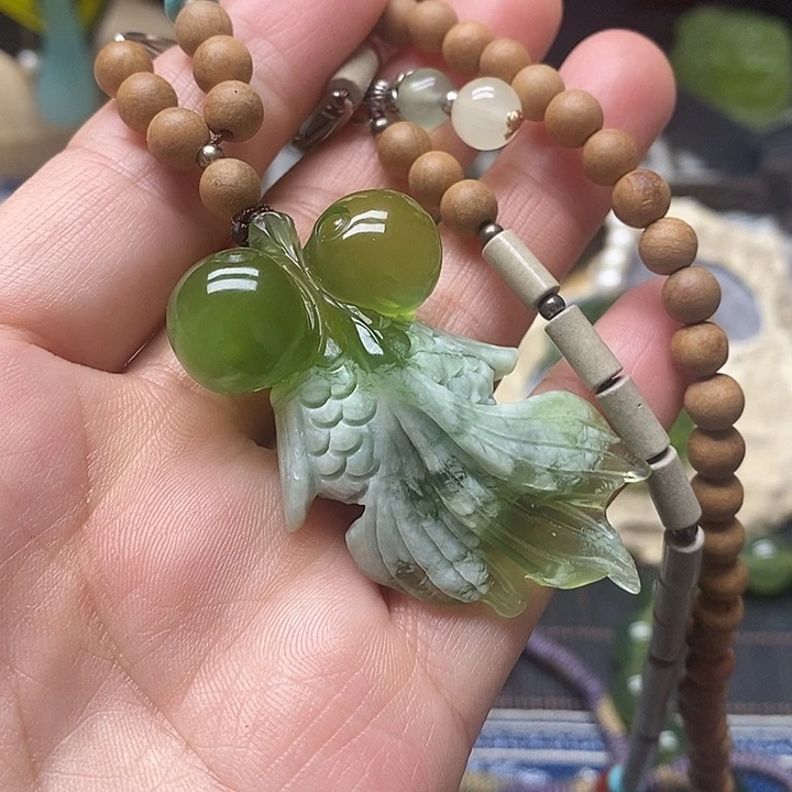 蛇纹石玉未镶嵌颈饰
