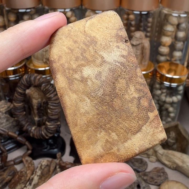 沉香沉香碎屑马泥涝沉香无事牌8.2克