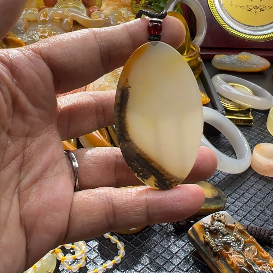 石英质玉未镶嵌颈饰