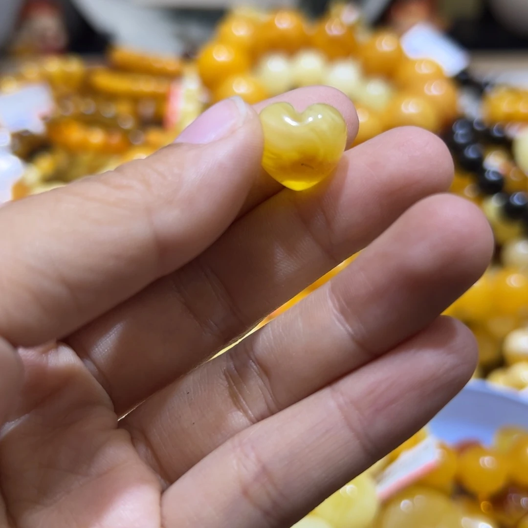 琥珀珠宝奇石未镶嵌