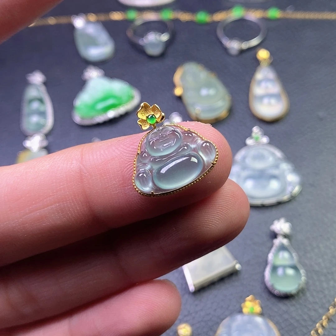 颈饰18K金镶嵌翡翠