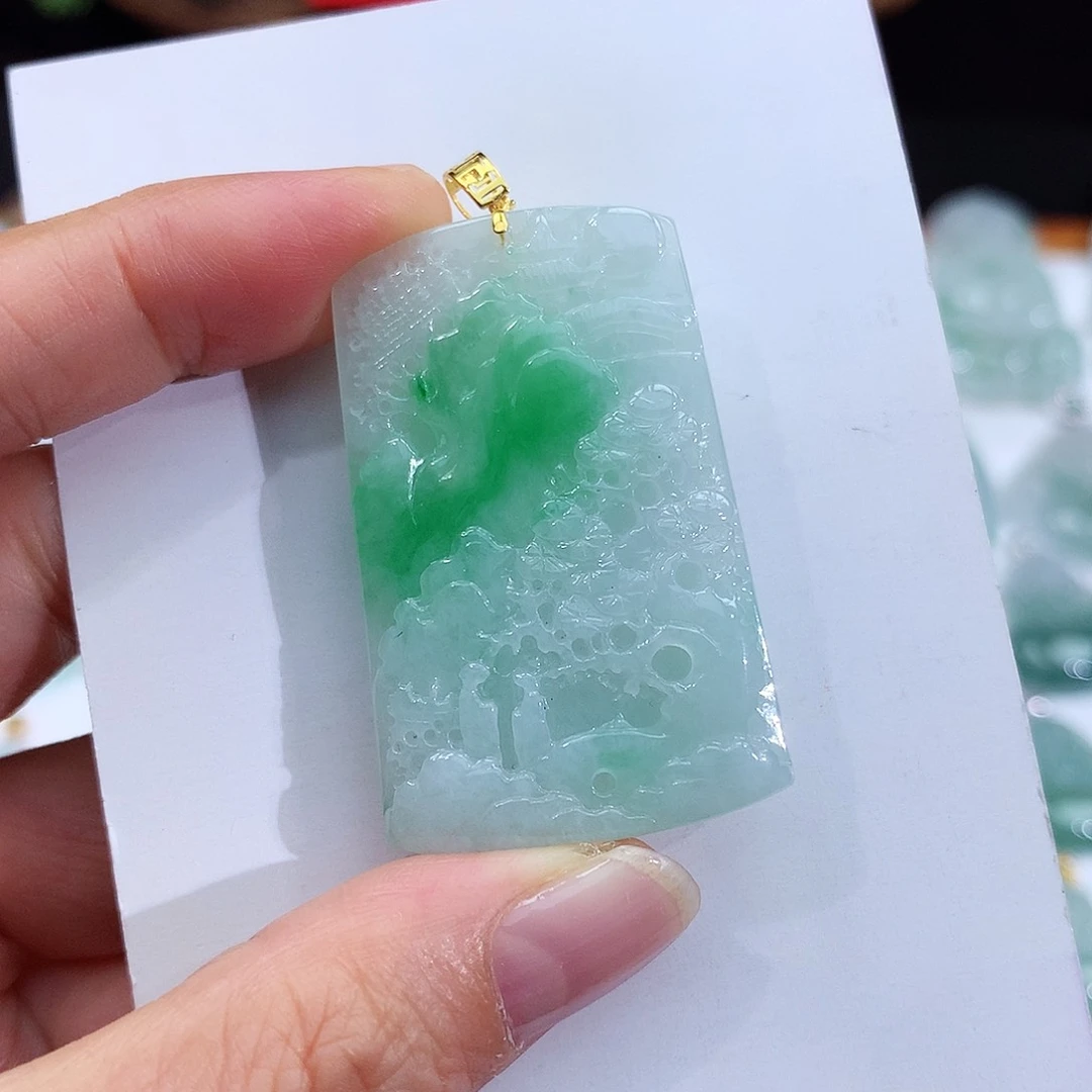 翡翠18K金镶嵌颈饰翡翠吊坠