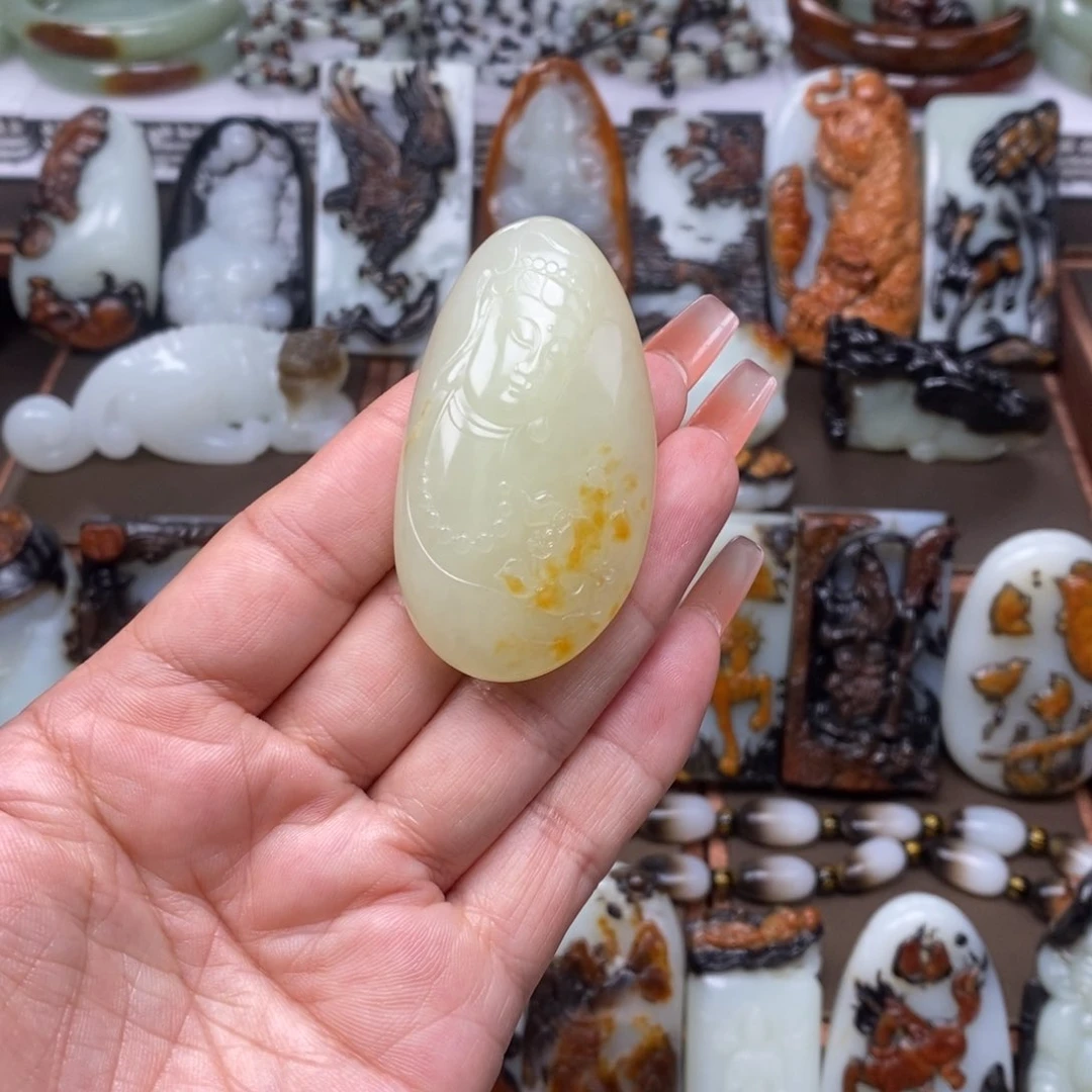 颈饰未镶嵌和田玉