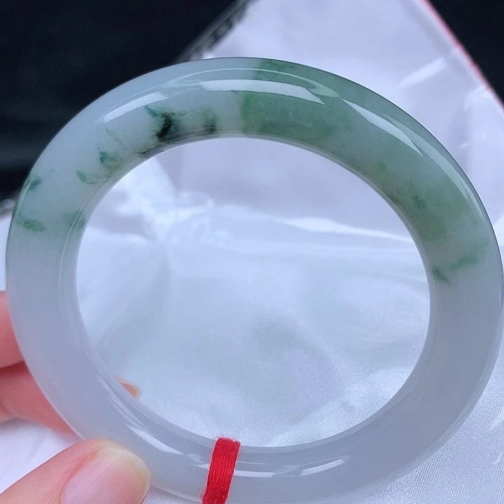 未镶嵌手镯（圆镯）翡翠天然