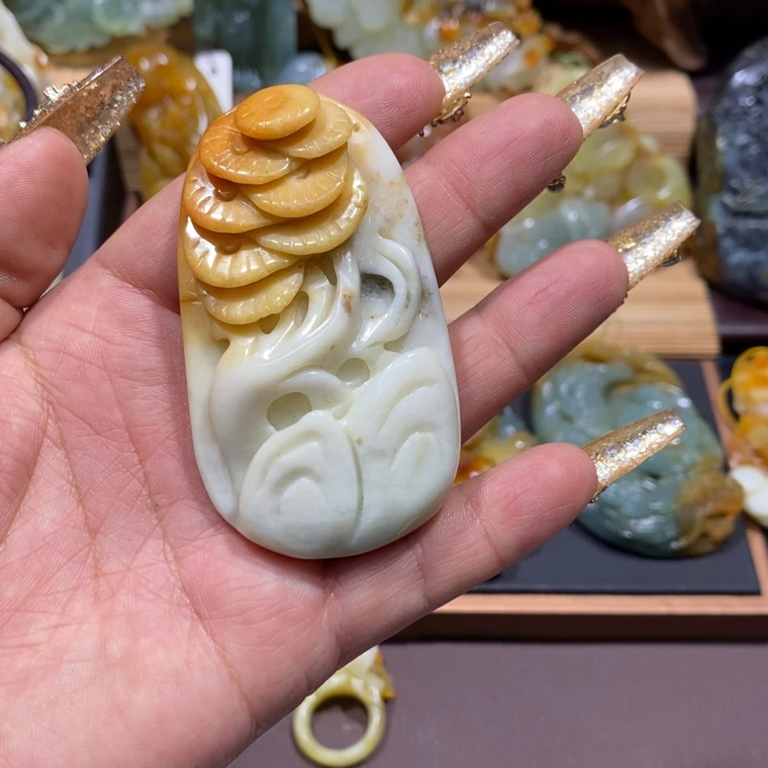 蛇纹石玉颈饰未镶嵌