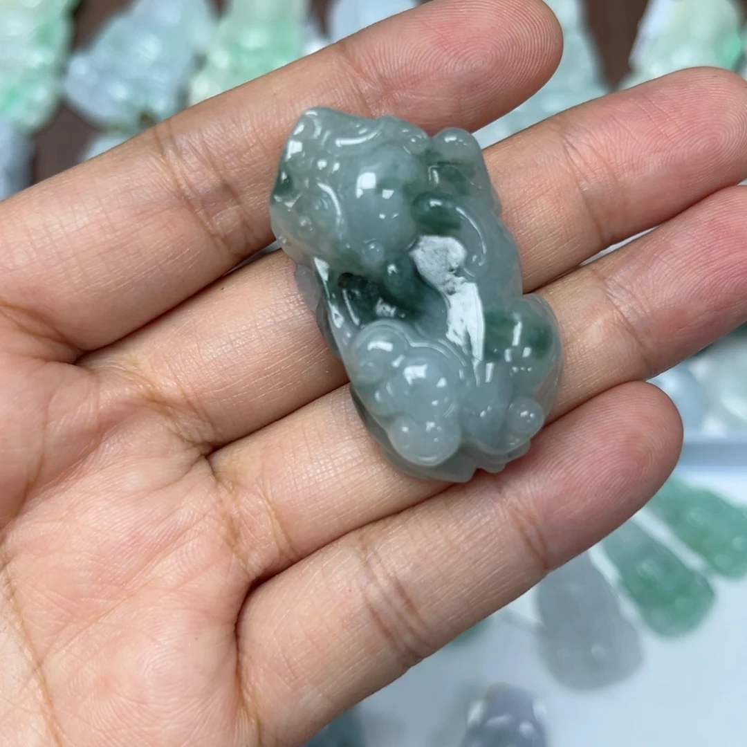 翡翠未镶嵌颈饰?****调貔貅