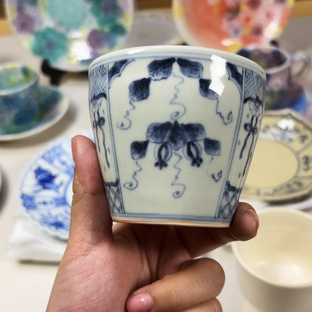 瓷村山朋子 手握杯