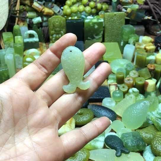 未镶嵌岫玉吊坠岫