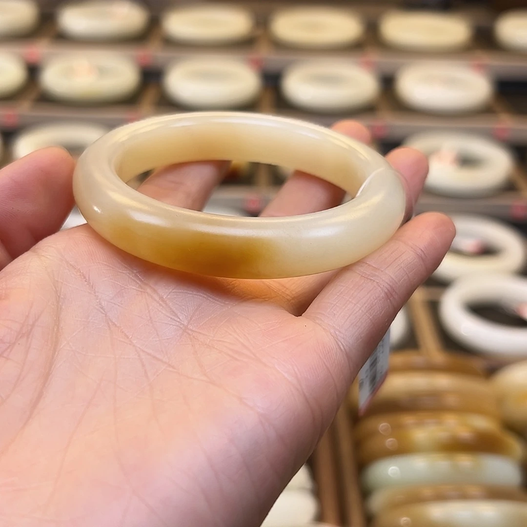 和田玉未镶嵌手镯2