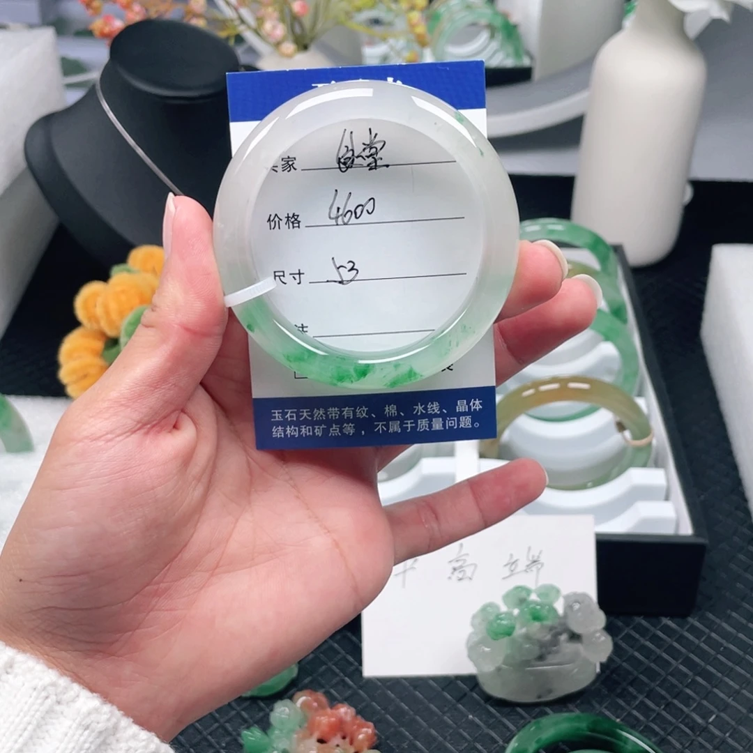 食***姨未镶嵌手镯石英质玉