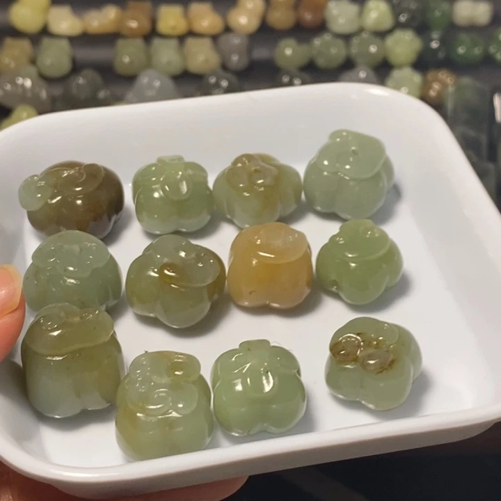 和田玉未镶嵌手链微瑕发一有棉水线