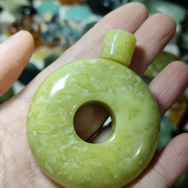 岫玉未镶嵌平安扣