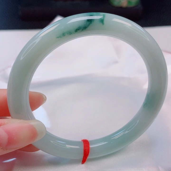 未镶嵌手镯（圆镯）翡翠