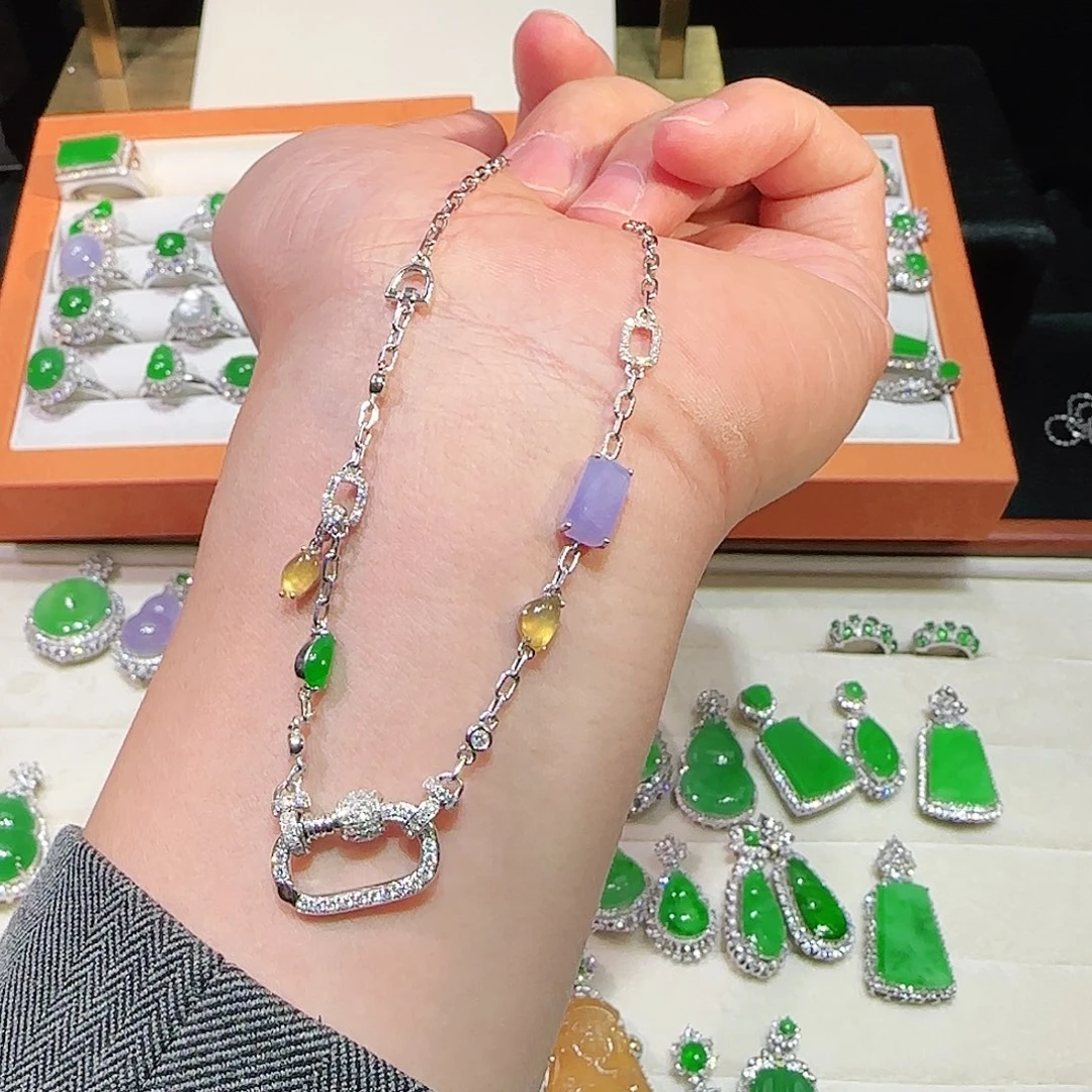 翡翠吊坠(不含链)18K金镶嵌