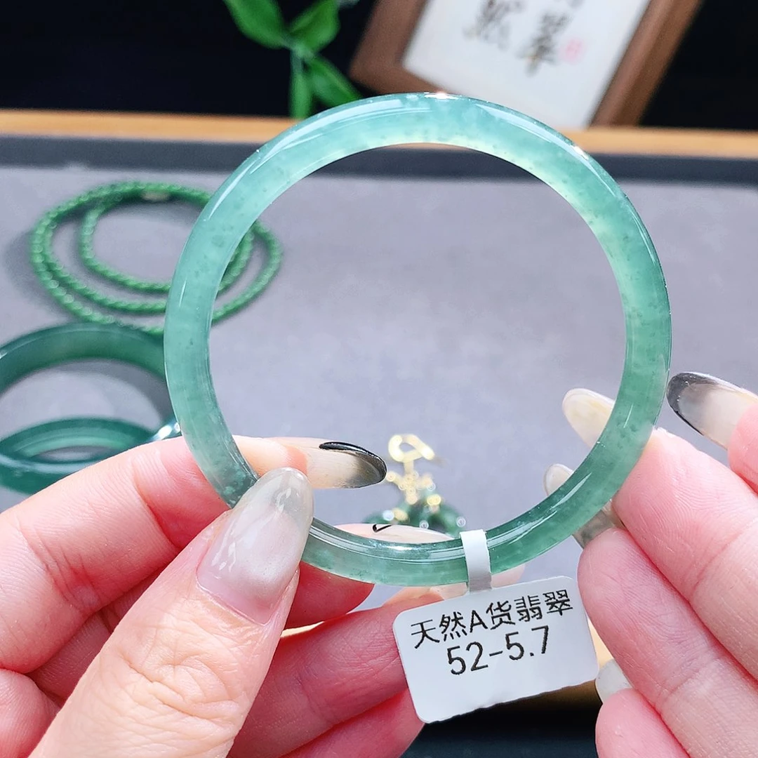 翡翠手镯（圆镯）未镶嵌