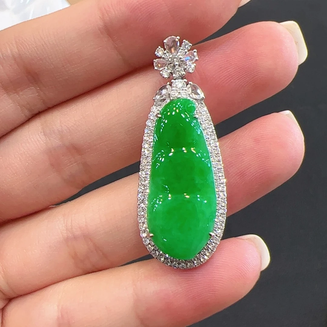 【闪购商品】翡翠18K金镶嵌颈饰福豆