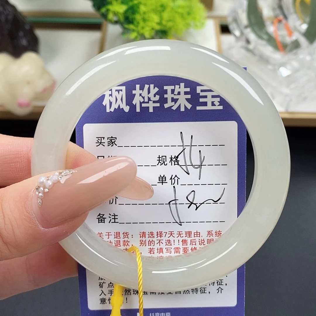 和田玉手镯未镶嵌