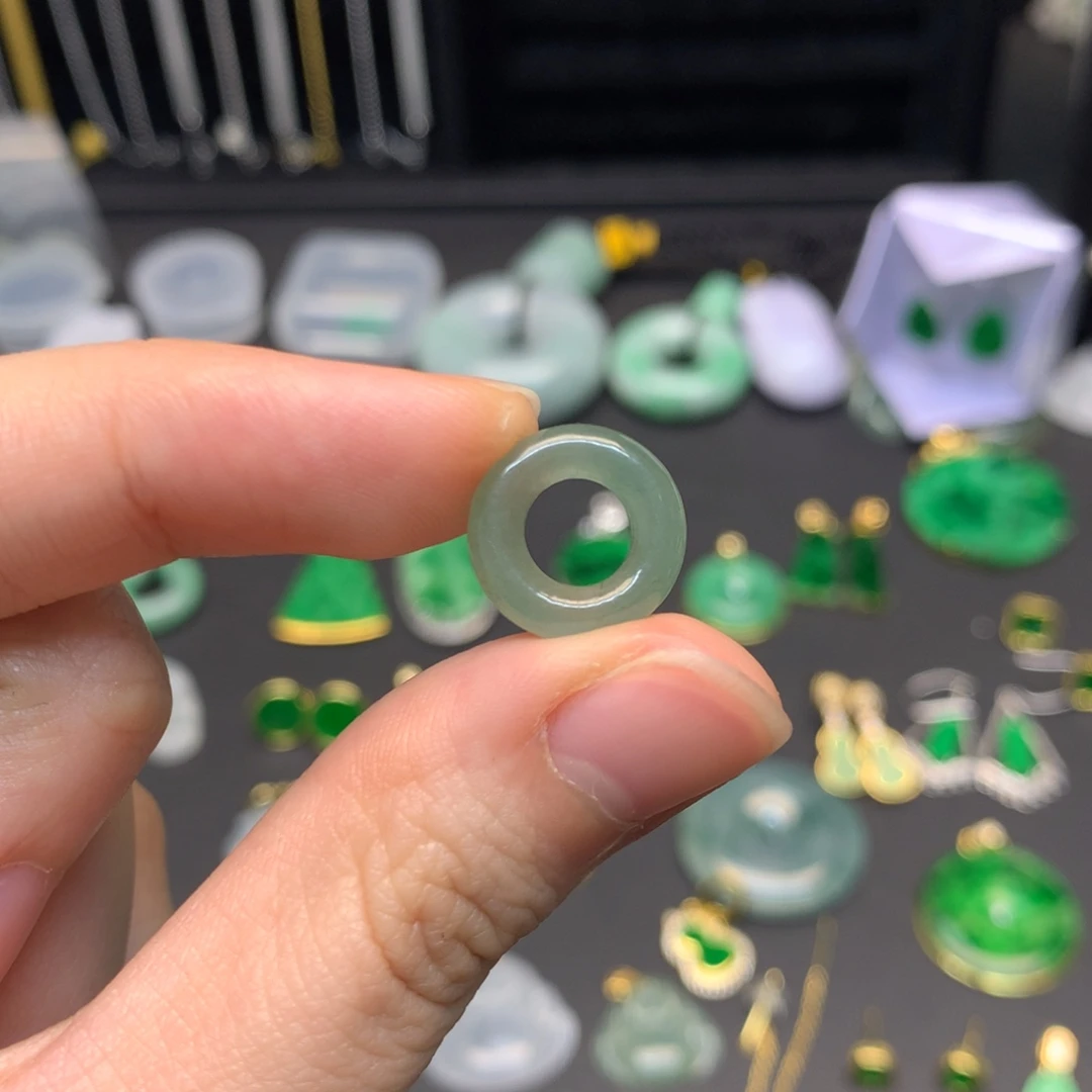 翡翠未镶嵌吊坠(不含链)有纹裂