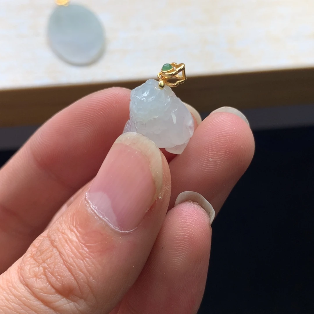 翡翠未镶嵌颈饰吊坠