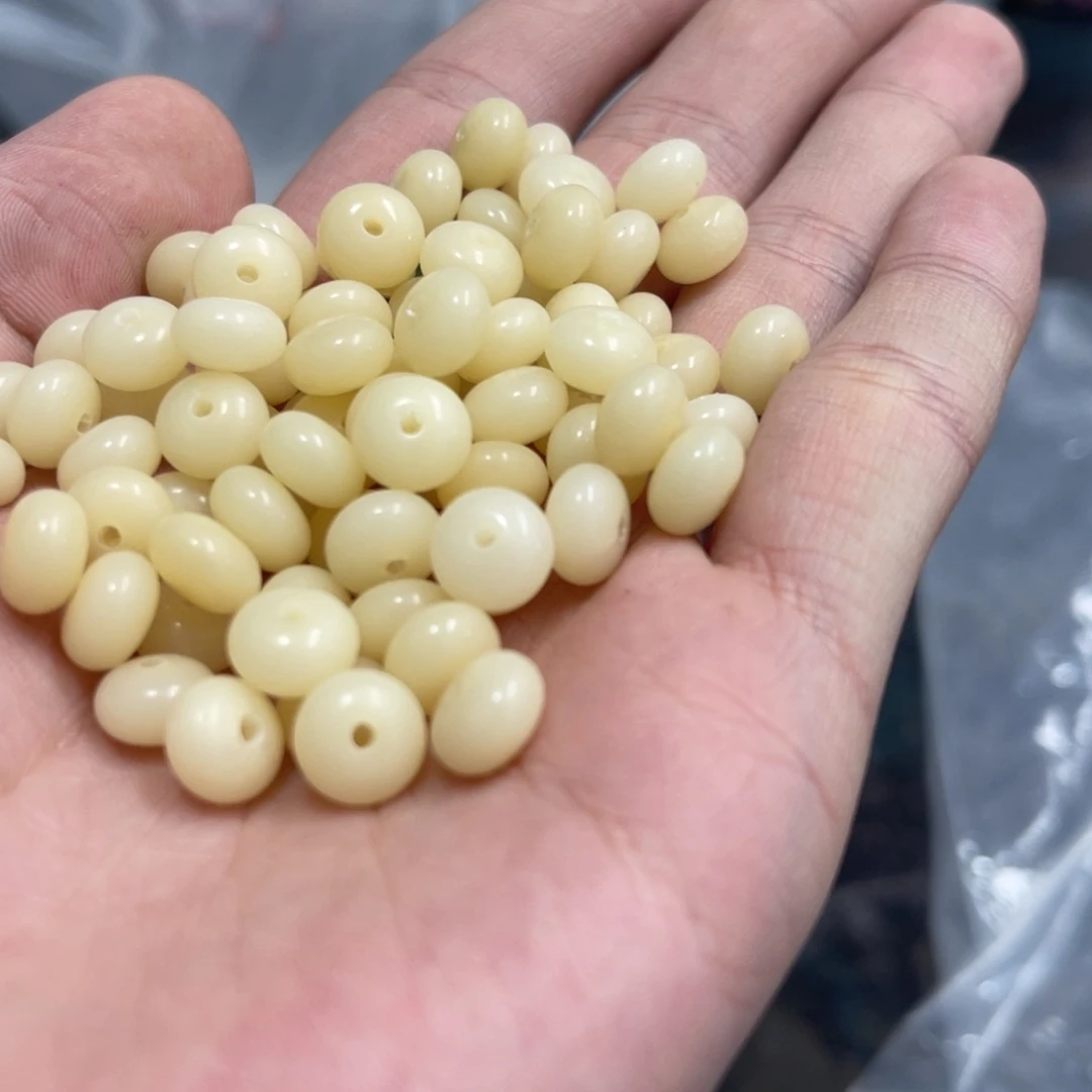 吊坠白玉菩提z9/100+100颗微瑕奶黄算盘