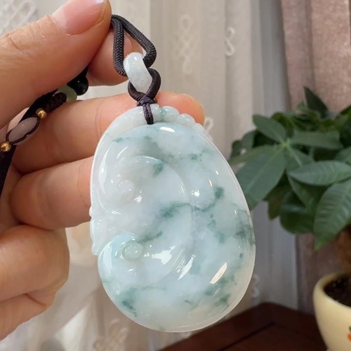 翡翠未镶嵌颈饰如意1