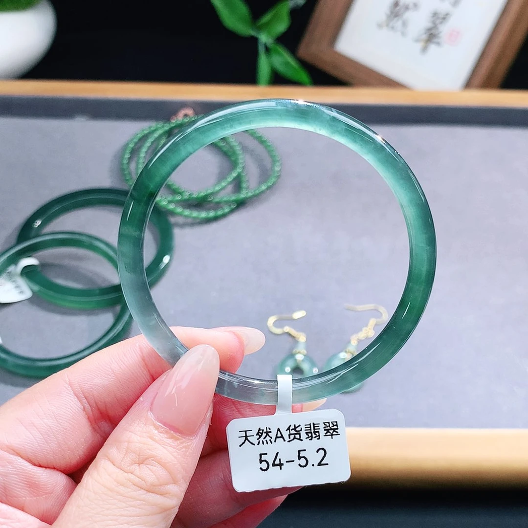 翡翠手镯（圆镯）未镶嵌