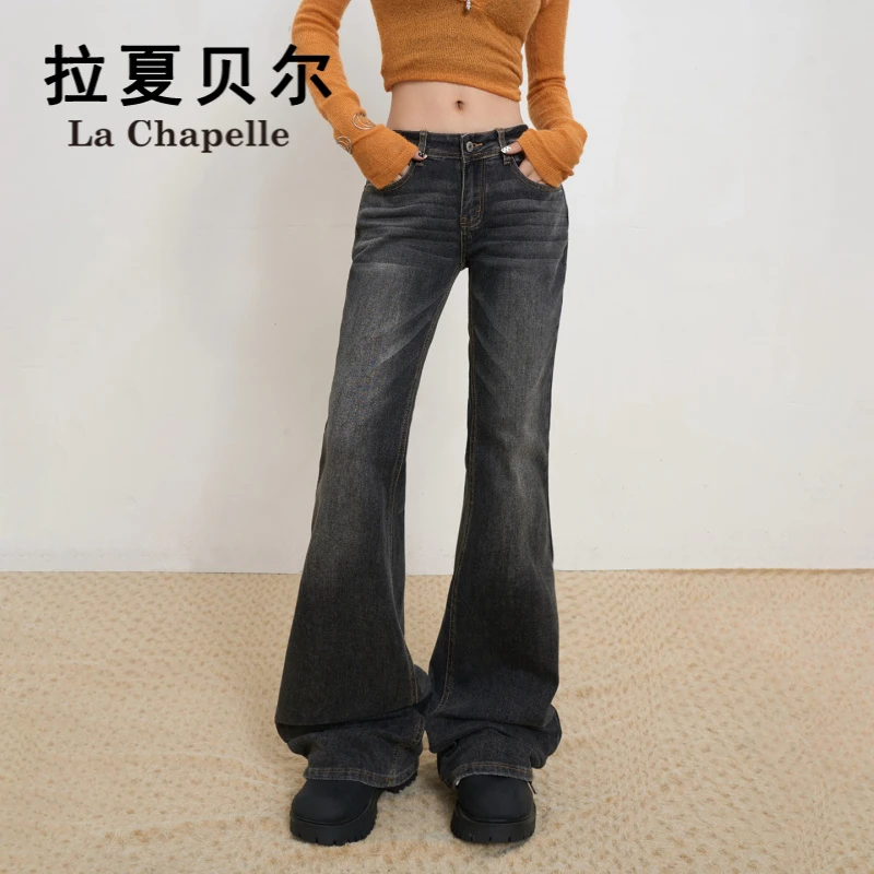 拉夏贝尔高级灰色辣妹微喇裤女2025春秋新款显瘦喇叭低腰牛仔裤子