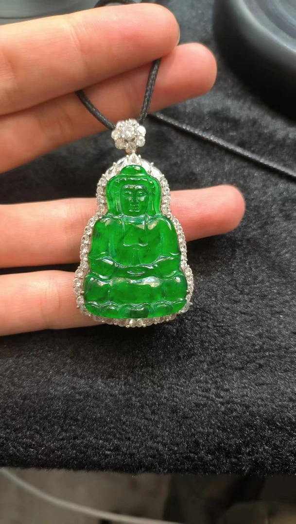 【观音】天然翡翠A货阳绿飘花吊坠