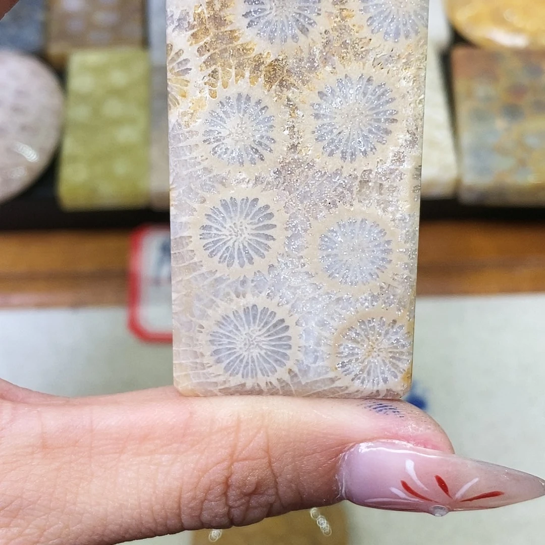 硅化玉颈饰合金花**贵