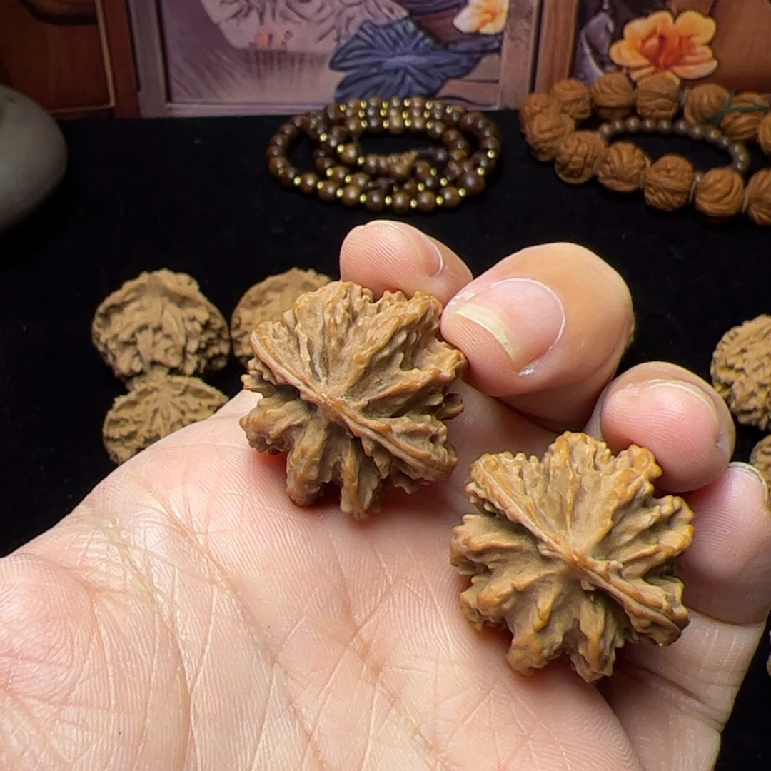 文玩核桃把件独****秦岭野生文玩核桃
