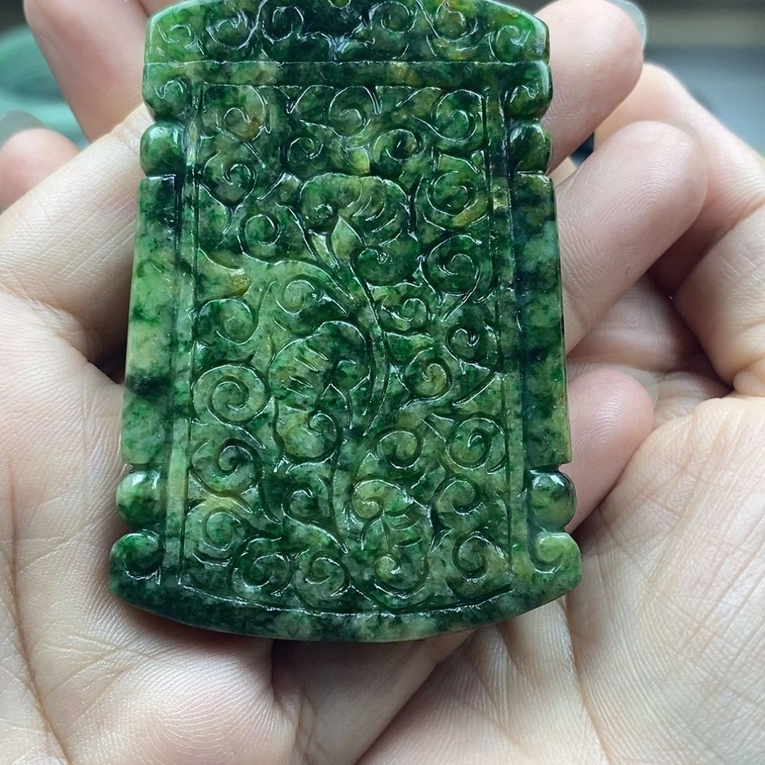 翡翠未镶嵌颈饰董*牌子