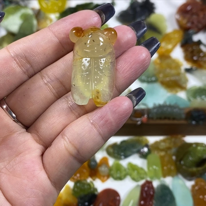 未镶嵌蛇纹石玉吊坠