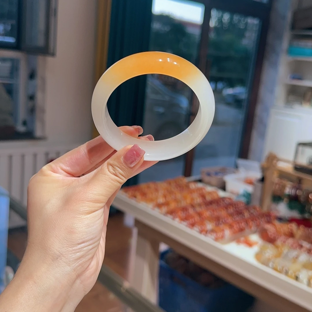 天然黄龙玉中宽扁条俏色半山水高贵典雅赠精美礼盒