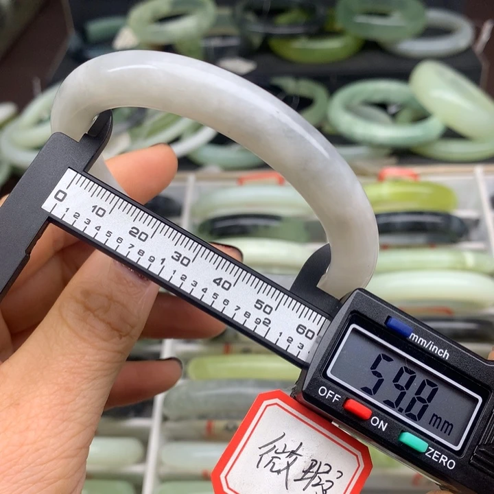 蛇纹石玉未镶嵌手镯942