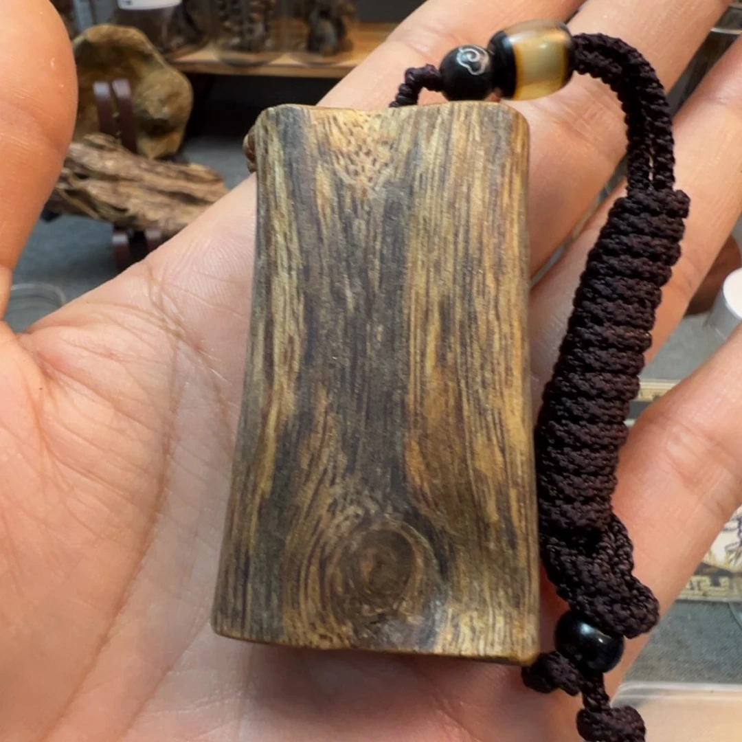 沉香吊坠W****填棋楠乌身圆叶吊坠13克